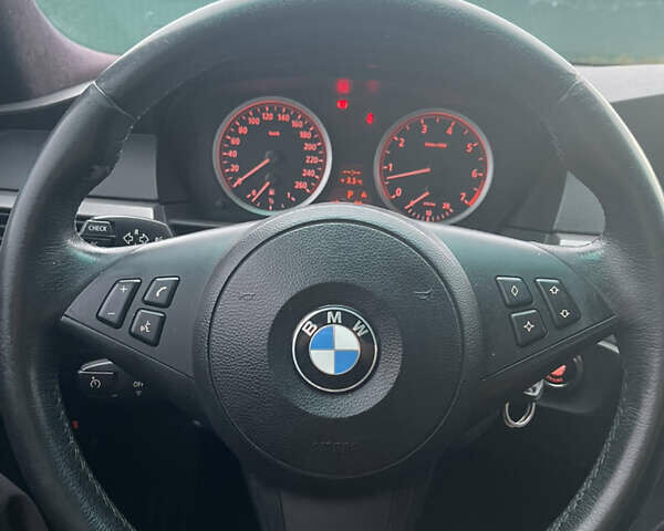 Серый БМВ 5 Серия, объемом двигателя 2.5 л и пробегом 220 тыс. км за 7500 $, фото 13 на Automoto.ua