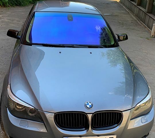 Серый БМВ 5 Серия, объемом двигателя 3 л и пробегом 301 тыс. км за 9999 $, фото 1 на Automoto.ua