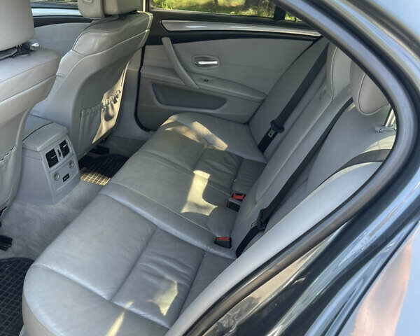 Сірий БМВ 5 Серія, об'ємом двигуна 2 л та пробігом 298 тис. км за 9300 $, фото 26 на Automoto.ua