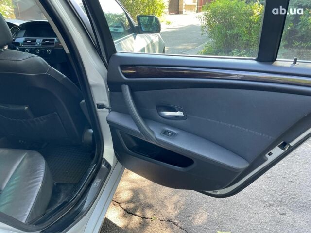 Серый БМВ 5 Серия, объемом двигателя 2.5 л и пробегом 307 тыс. км за 8490 $, фото 27 на Automoto.ua