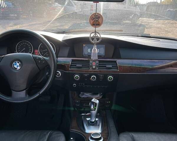 БМВ 5 Серия 2007 в Александрие на Automoto.ua Серый БМВ 5 Серия, объемом двигателя 2.5 л и пробегом 300 тыс. км за 8500 $, фото 3 на Automoto.ua