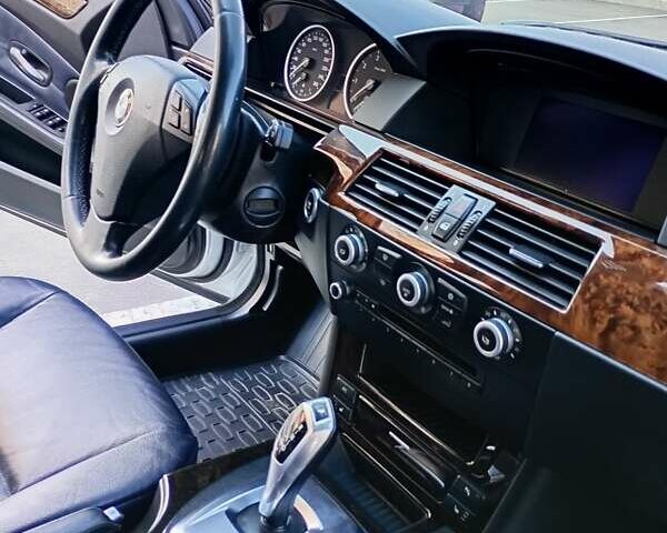 Серый БМВ 5 Серия, объемом двигателя 2.5 л и пробегом 290 тыс. км за 10000 $, фото 5 на Automoto.ua