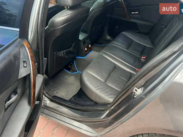 БМВ 5 Серия 2007 в Хмельницком на Automoto.ua Серый БМВ 5 Серия, объемом двигателя 3 л и пробегом 365 тыс. км за 6799 $, фото 10 на Automoto.ua