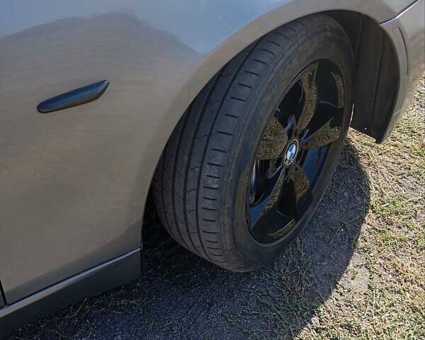 Серый БМВ 5 Серия, объемом двигателя 2.8 л и пробегом 161 тыс. км за 9500 $, фото 3 на Automoto.ua