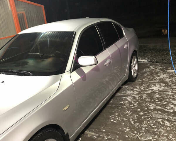 Серый БМВ 5 Серия, объемом двигателя 3 л и пробегом 258 тыс. км за 10000 $, фото 1 на Automoto.ua