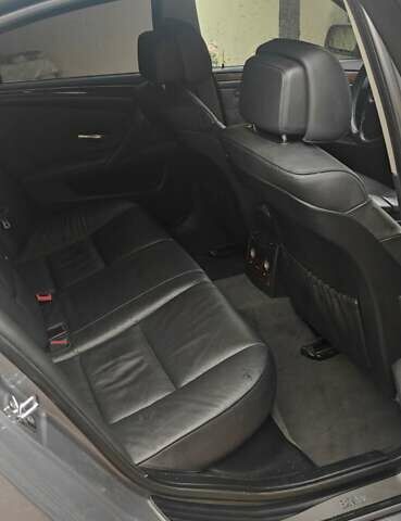 Серый БМВ 5 Серия, объемом двигателя 3 л и пробегом 349 тыс. км за 8900 $, фото 2 на Automoto.ua