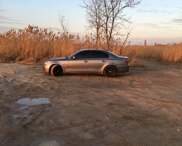 Серый БМВ 5 Серия, объемом двигателя 3 л и пробегом 387 тыс. км за 10700 $, фото 1 на Automoto.ua