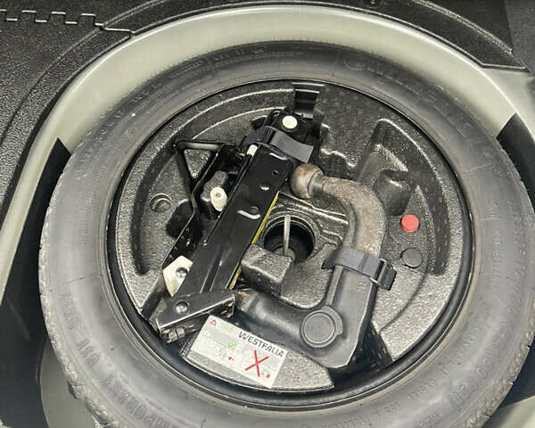 Серый БМВ 5 Серия, объемом двигателя 2.5 л и пробегом 220 тыс. км за 7500 $, фото 11 на Automoto.ua