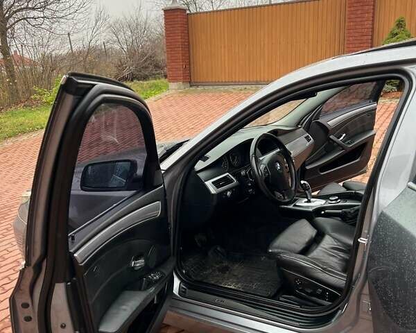 Серый БМВ 5 Серия, объемом двигателя 3 л и пробегом 300 тыс. км за 10500 $, фото 5 на Automoto.ua