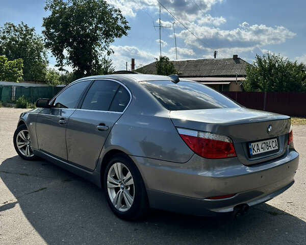 Серый БМВ 5 Серия, объемом двигателя 3 л и пробегом 221 тыс. км за 9300 $, фото 3 на Automoto.ua