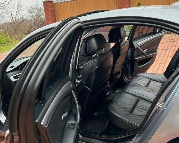 Серый БМВ 5 Серия, объемом двигателя 3 л и пробегом 300 тыс. км за 10500 $, фото 4 на Automoto.ua