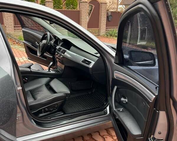 Серый БМВ 5 Серия, объемом двигателя 3 л и пробегом 300 тыс. км за 10500 $, фото 10 на Automoto.ua