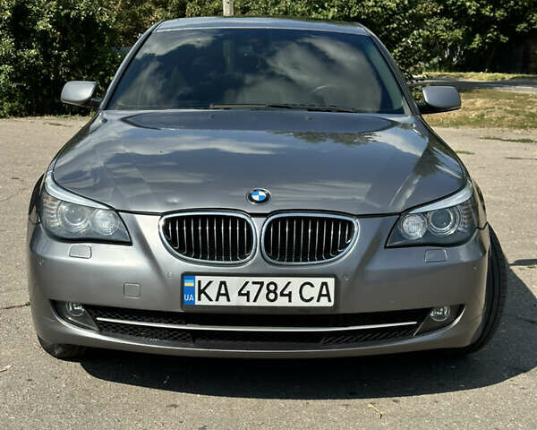 Серый БМВ 5 Серия, объемом двигателя 3 л и пробегом 221 тыс. км за 9300 $, фото 5 на Automoto.ua