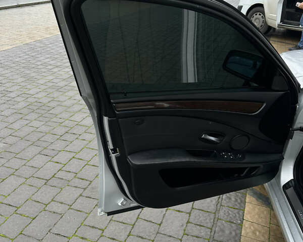 Серый БМВ 5 Серия, объемом двигателя 2.5 л и пробегом 262 тыс. км за 9000 $, фото 14 на Automoto.ua