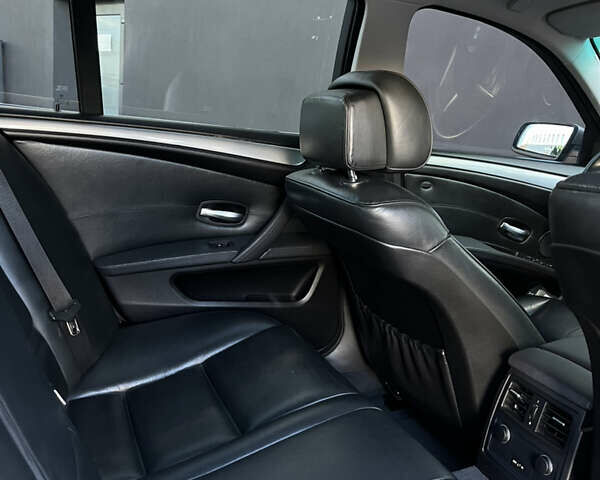 Серый БМВ 5 Серия, объемом двигателя 3 л и пробегом 310 тыс. км за 11999 $, фото 9 на Automoto.ua