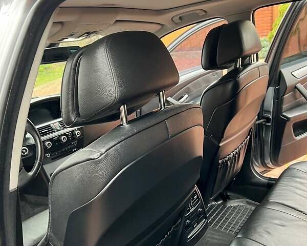 Серый БМВ 5 Серия, объемом двигателя 3 л и пробегом 300 тыс. км за 10500 $, фото 6 на Automoto.ua