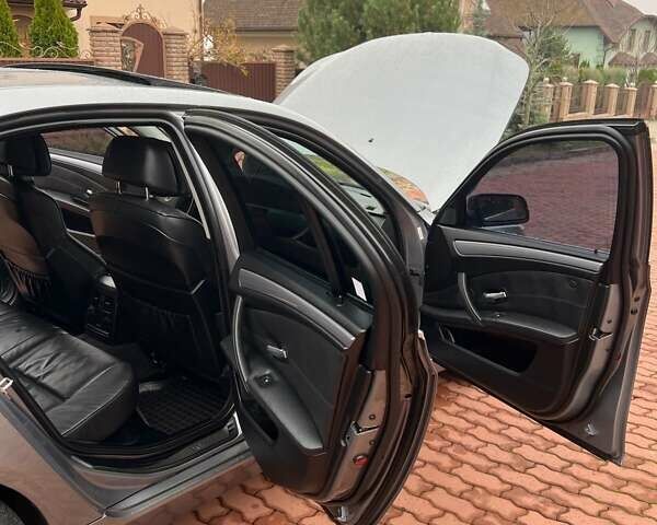 Серый БМВ 5 Серия, объемом двигателя 3 л и пробегом 300 тыс. км за 10500 $, фото 14 на Automoto.ua