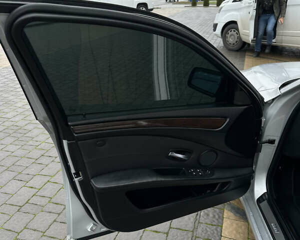 Серый БМВ 5 Серия, объемом двигателя 2.5 л и пробегом 262 тыс. км за 9000 $, фото 13 на Automoto.ua