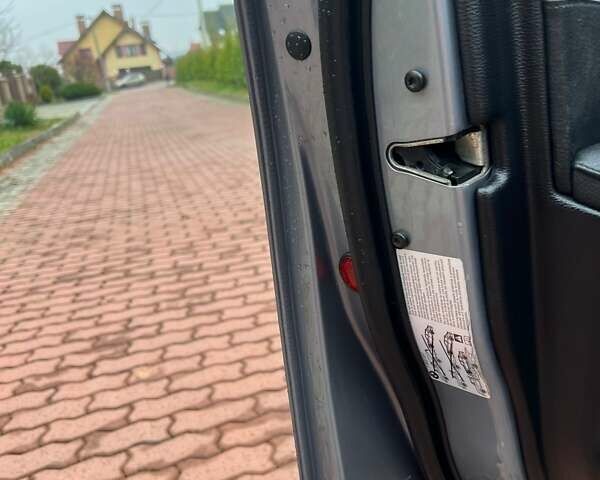 Серый БМВ 5 Серия, объемом двигателя 3 л и пробегом 300 тыс. км за 10500 $, фото 19 на Automoto.ua