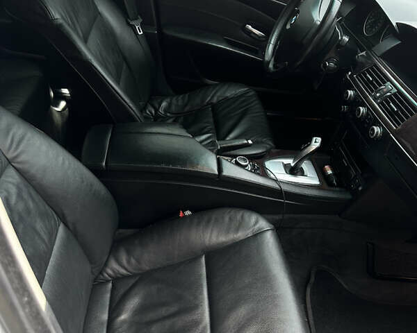 Серый БМВ 5 Серия, объемом двигателя 2.5 л и пробегом 262 тыс. км за 9000 $, фото 18 на Automoto.ua