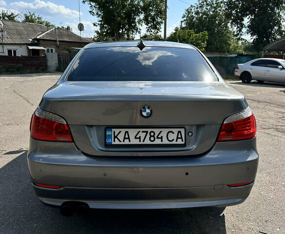 Серый БМВ 5 Серия, объемом двигателя 3 л и пробегом 221 тыс. км за 9300 $, фото 2 на Automoto.ua