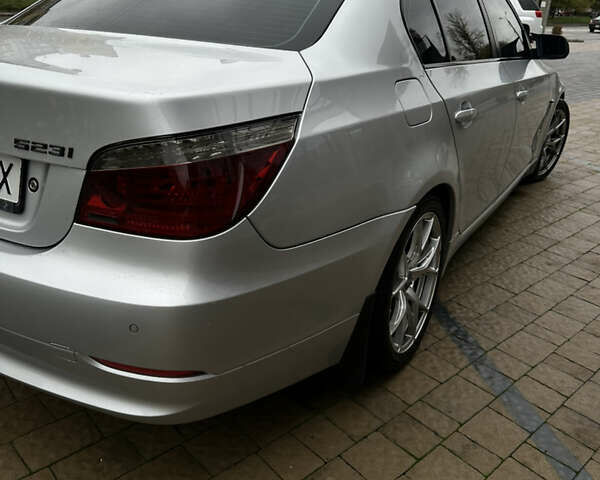 Серый БМВ 5 Серия, объемом двигателя 2.5 л и пробегом 262 тыс. км за 9000 $, фото 5 на Automoto.ua