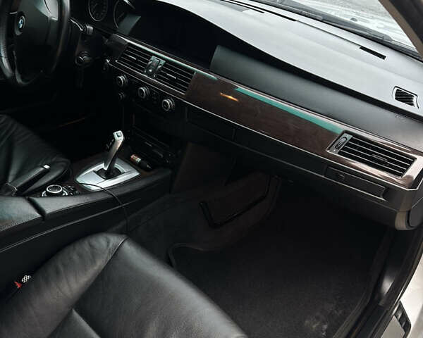 Серый БМВ 5 Серия, объемом двигателя 2.5 л и пробегом 262 тыс. км за 9000 $, фото 17 на Automoto.ua