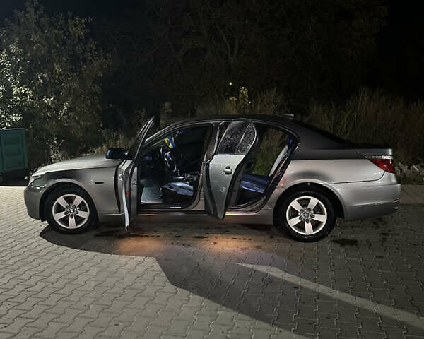 Серый БМВ 5 Серия, объемом двигателя 2 л и пробегом 307 тыс. км за 9000 $, фото 1 на Automoto.ua