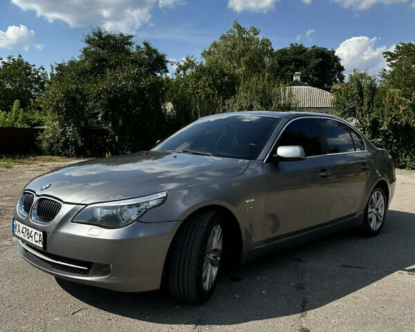 Серый БМВ 5 Серия, объемом двигателя 3 л и пробегом 221 тыс. км за 9300 $, фото 4 на Automoto.ua