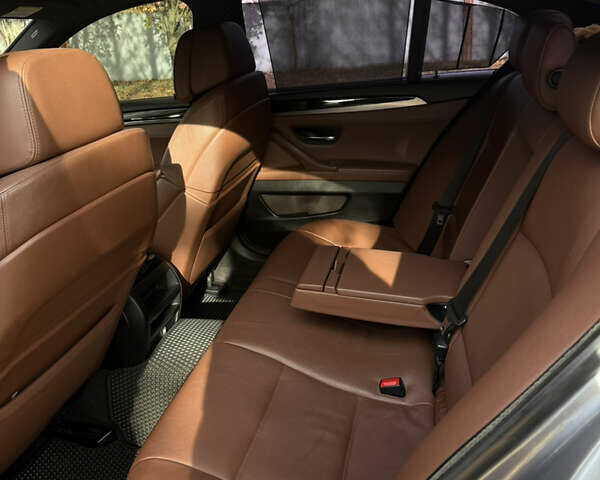 Серый БМВ 5 Серия, объемом двигателя 2.99 л и пробегом 371 тыс. км за 15800 $, фото 13 на Automoto.ua