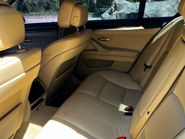 Серый БМВ 5 Серия, объемом двигателя 3 л и пробегом 297 тыс. км за 12000 $, фото 6 на Automoto.ua