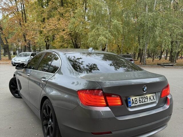 Серый БМВ 5 Серия, объемом двигателя 3 л и пробегом 371 тыс. км за 16400 $, фото 3 на Automoto.ua
