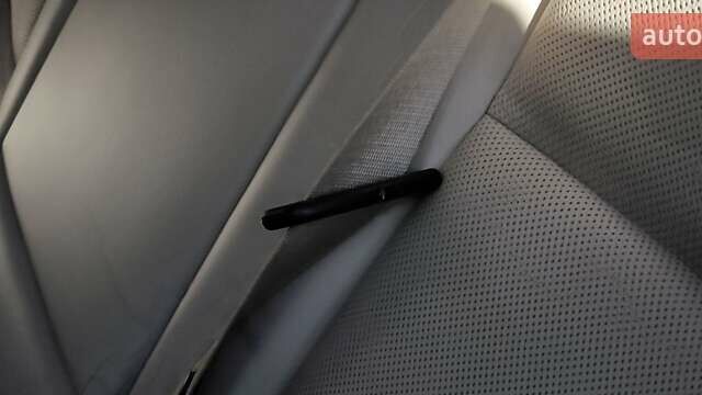 БМВ 5 Серия 2010 в Киеве на Automoto.ua Серый БМВ 5 Серия, объемом двигателя 3.5 л и пробегом 138 тыс. км за 25500 $, фото 16 на Automoto.ua