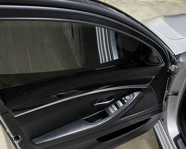 Серый БМВ 5 Серия, объемом двигателя 3 л и пробегом 165 тыс. км за 15500 $, фото 24 на Automoto.ua