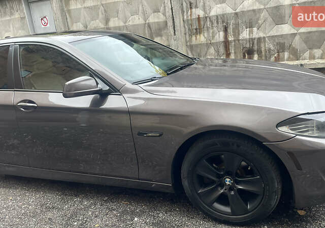 Серый БМВ 5 Серия, объемом двигателя 3 л и пробегом 315 тыс. км за 10000 $, фото 10 на Automoto.ua