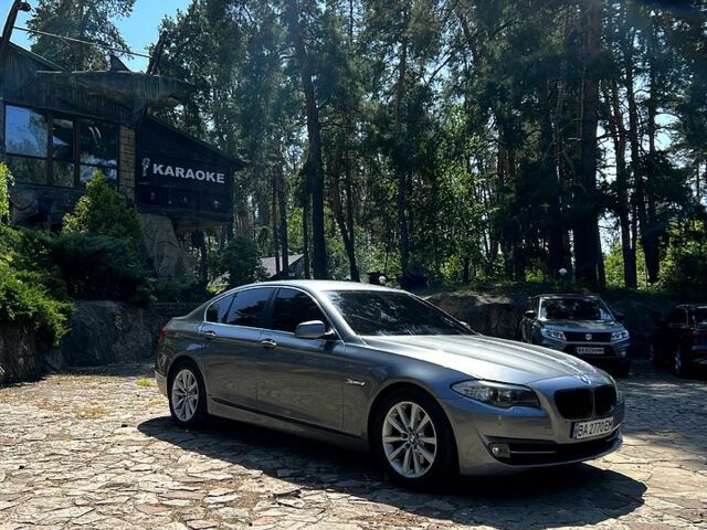 Серый БМВ 5 Серия, объемом двигателя 3 л и пробегом 297 тыс. км за 12000 $, фото 2 на Automoto.ua