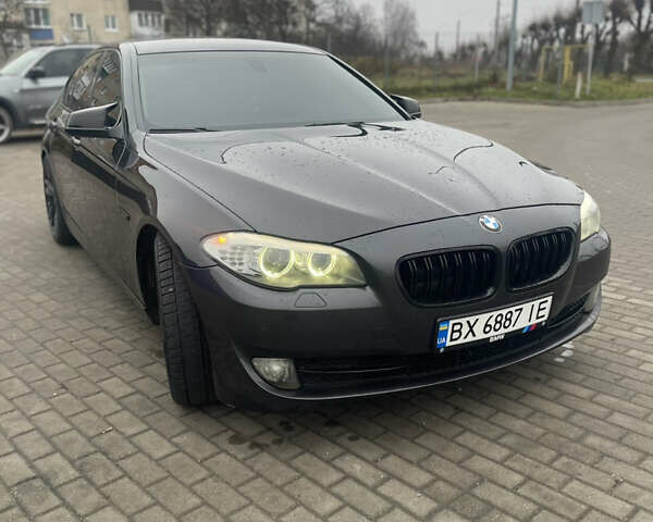 Серый БМВ 5 Серия, объемом двигателя 2 л и пробегом 299 тыс. км за 12500 $, фото 3 на Automoto.ua