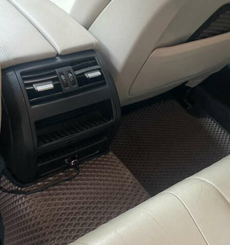 Серый БМВ 5 Серия, объемом двигателя 3 л и пробегом 315 тыс. км за 10000 $, фото 21 на Automoto.ua