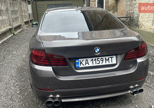 Серый БМВ 5 Серия, объемом двигателя 3 л и пробегом 315 тыс. км за 10000 $, фото 6 на Automoto.ua