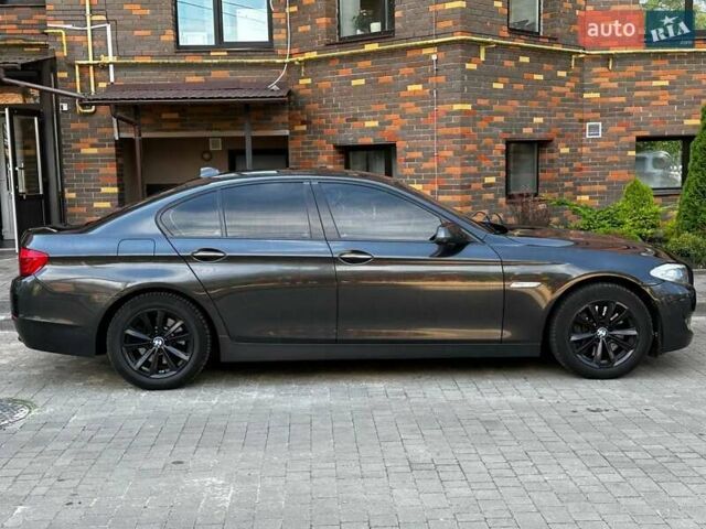 Серый БМВ 5 Серия, объемом двигателя 3 л и пробегом 275 тыс. км за 15500 $, фото 3 на Automoto.ua