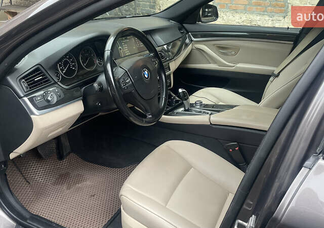 Серый БМВ 5 Серия, объемом двигателя 3 л и пробегом 315 тыс. км за 10000 $, фото 13 на Automoto.ua