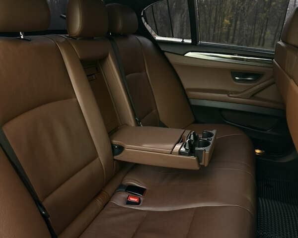 Серый БМВ 5 Серия, объемом двигателя 2.99 л и пробегом 371 тыс. км за 15800 $, фото 15 на Automoto.ua