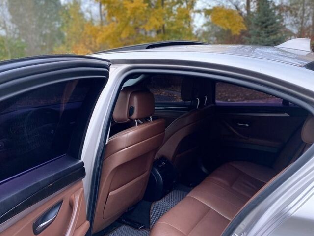 Серый БМВ 5 Серия, объемом двигателя 3 л и пробегом 320 тыс. км за 12500 $, фото 11 на Automoto.ua