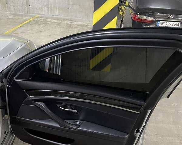 Серый БМВ 5 Серия, объемом двигателя 3 л и пробегом 165 тыс. км за 15500 $, фото 32 на Automoto.ua