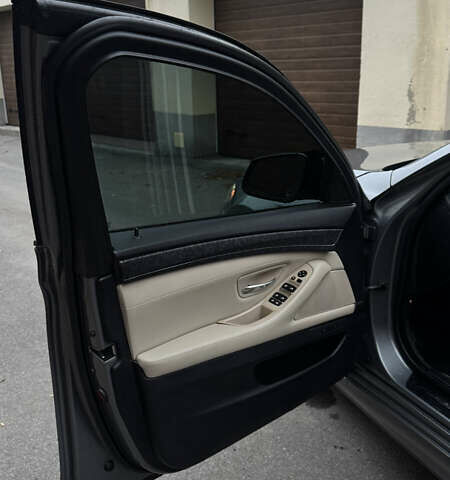 Сірий БМВ 5 Серія, об'ємом двигуна 3 л та пробігом 215 тис. км за 12500 $, фото 11 на Automoto.ua