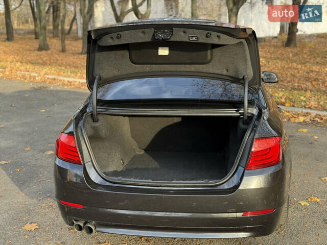 Серый БМВ 5 Серия, объемом двигателя 2.99 л и пробегом 207 тыс. км за 18000 $, фото 22 на Automoto.ua