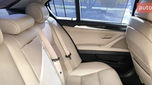 БМВ 5 Серия 2010 в Киеве на Automoto.ua Серый БМВ 5 Серия, объемом двигателя 3.5 л и пробегом 138 тыс. км за 25500 $, фото 13 на Automoto.ua