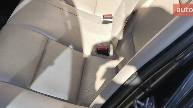 БМВ 5 Серия 2010 в Киеве на Automoto.ua Серый БМВ 5 Серия, объемом двигателя 3.5 л и пробегом 138 тыс. км за 25500 $, фото 37 на Automoto.ua