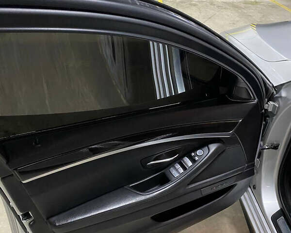 Серый БМВ 5 Серия, объемом двигателя 3 л и пробегом 165 тыс. км за 15500 $, фото 29 на Automoto.ua