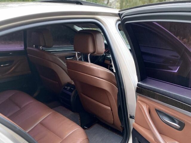 Серый БМВ 5 Серия, объемом двигателя 3 л и пробегом 320 тыс. км за 12500 $, фото 13 на Automoto.ua